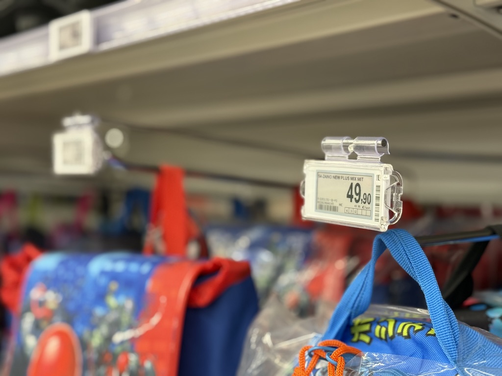 Etichette in negozio di abbigliamento